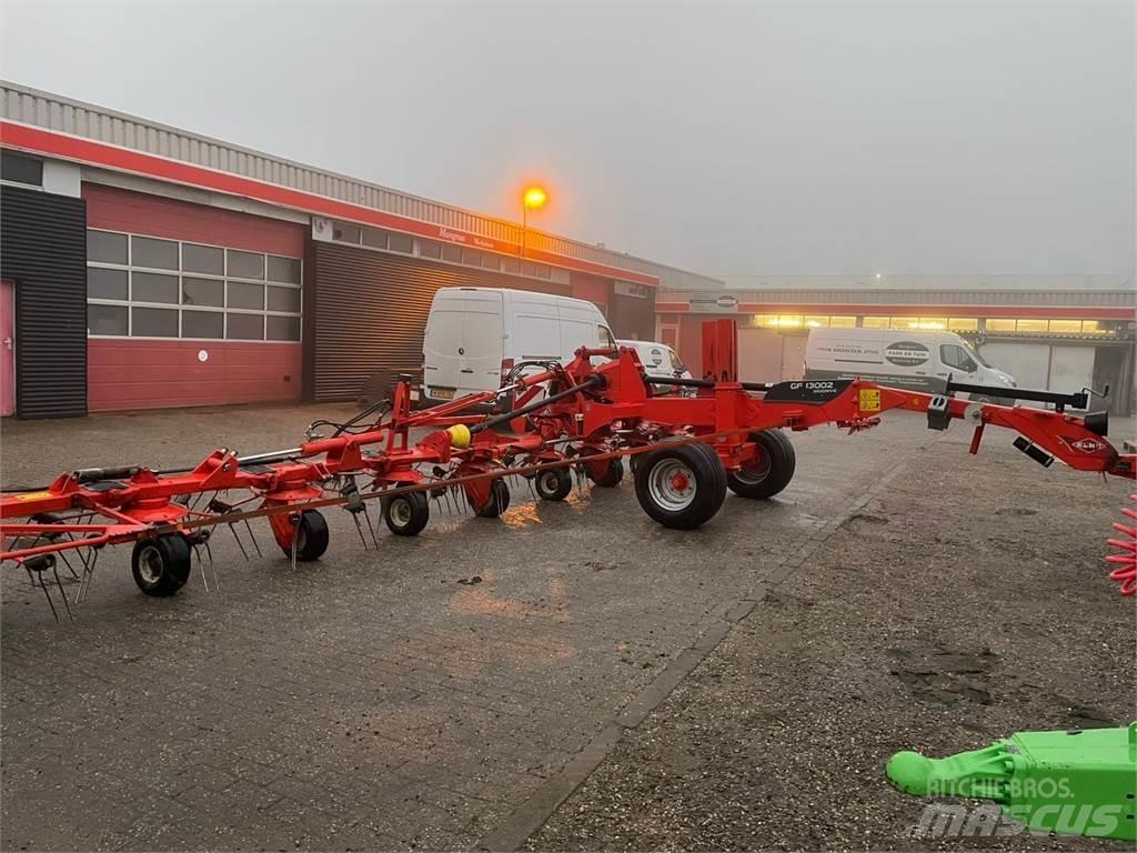 Kuhn GF 13002 耙與翻草機