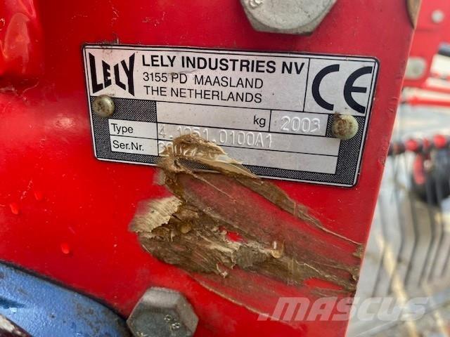 Lely Hibiscus 725 耙與翻草機