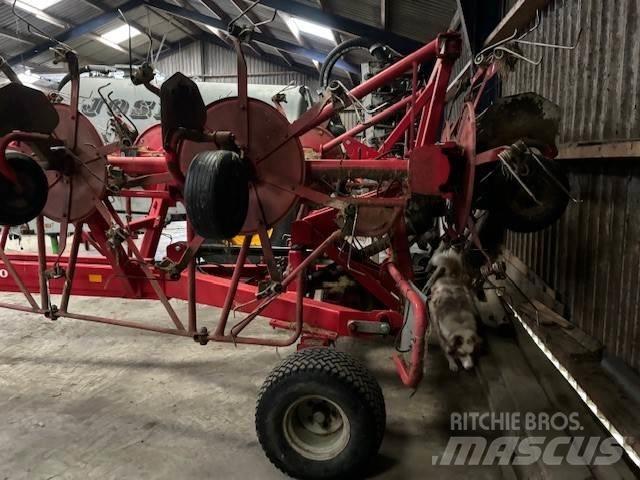 Lely Lotus 1020 耙與翻草機