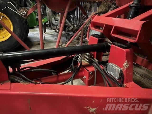 Lely Lotus 1020 耙與翻草機