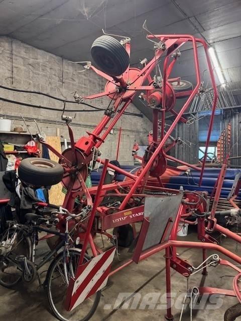 Lely Lotus 675 耙與翻草機