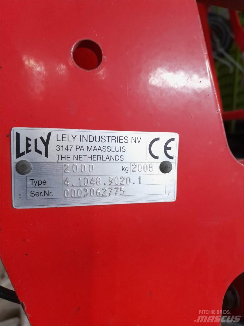 Lely Lotus 900 耙與翻草機