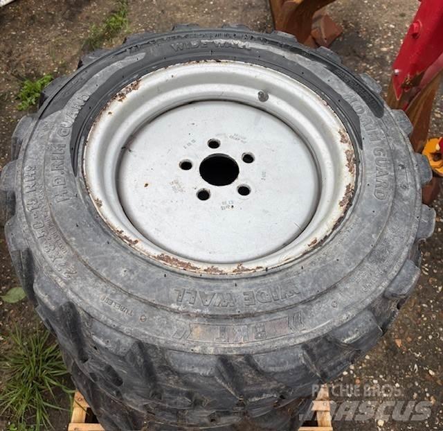  Set BKT 27x8.50-15 輪胎、車輪和輪圈