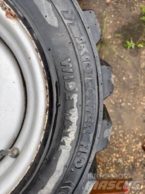  Set BKT 27x8.50-15 輪胎、車輪和輪圈