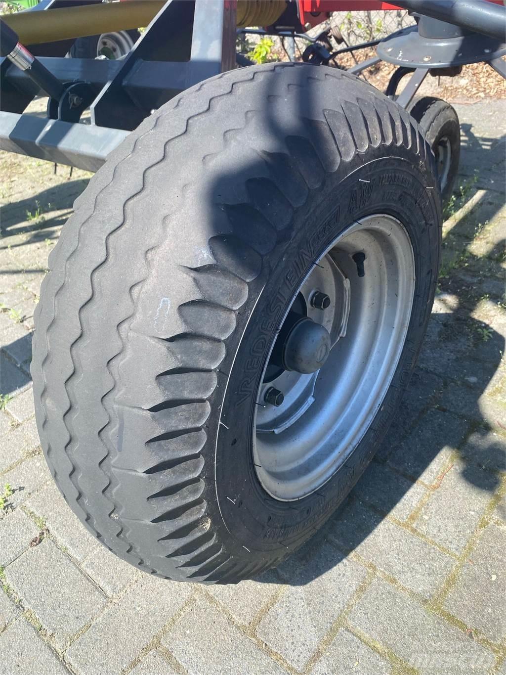 Vicon Fanex 1103 C 耙與翻草機