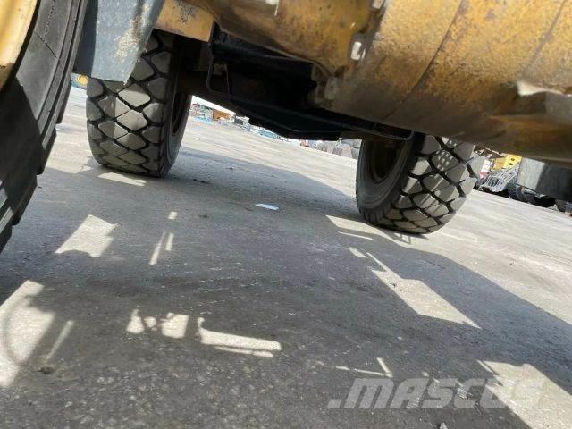 CAT IT 14 G 輪胎式裝載機