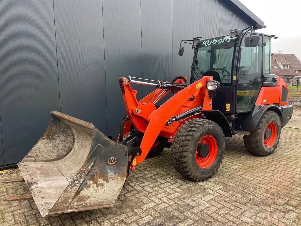 Kubota R065 輪胎式裝載機