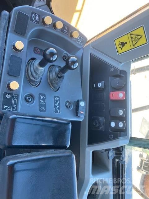 CAT 972 M 輪胎式裝載機