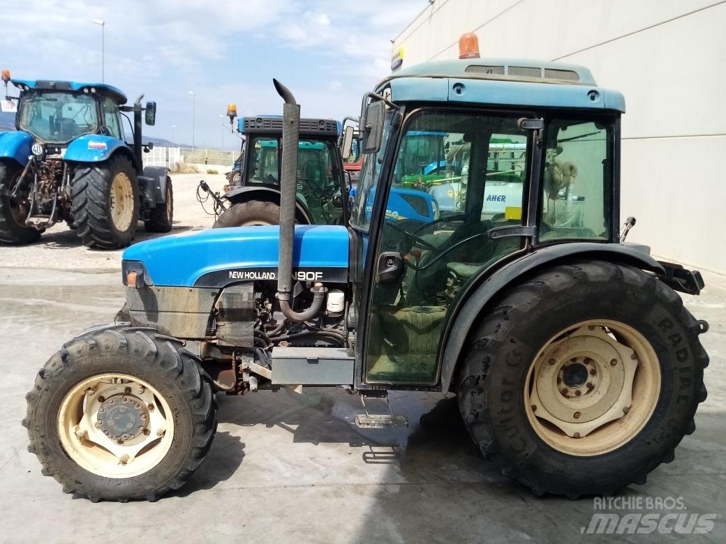 New Holland TN 90 F 曳引機