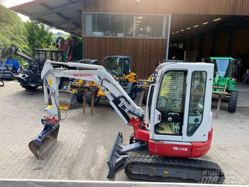 Takeuchi TB 138 FR 小型挖土機/掘鑿機<7t(小型挖掘機)