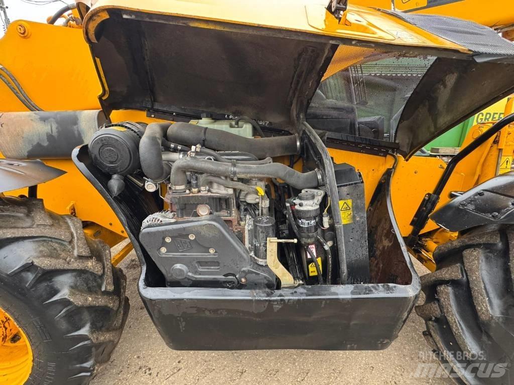 JCB 535-125 伸縮臂操作車