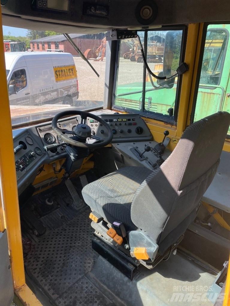 Volvo A25C 鉸接式起吊車
