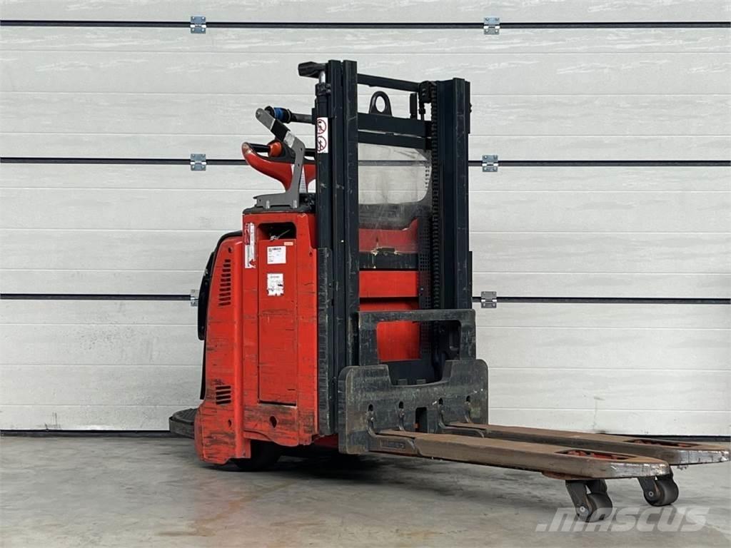 Linde D12 AP 自走式堆積機