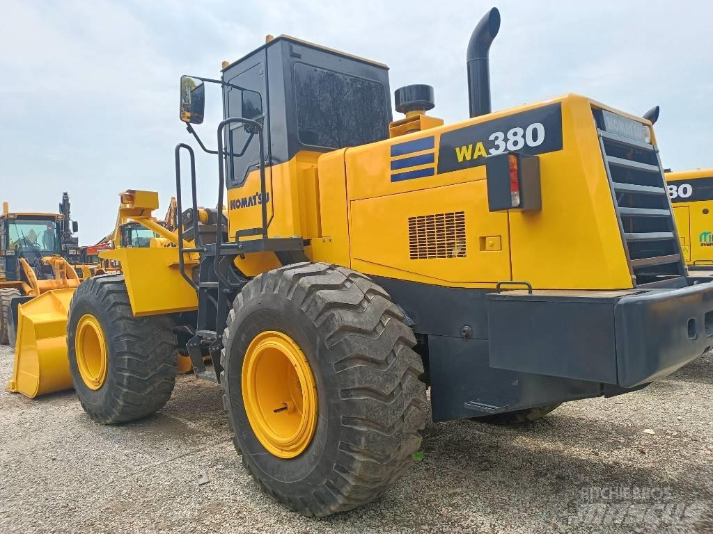 Komatsu WA 380 輪胎式裝載機