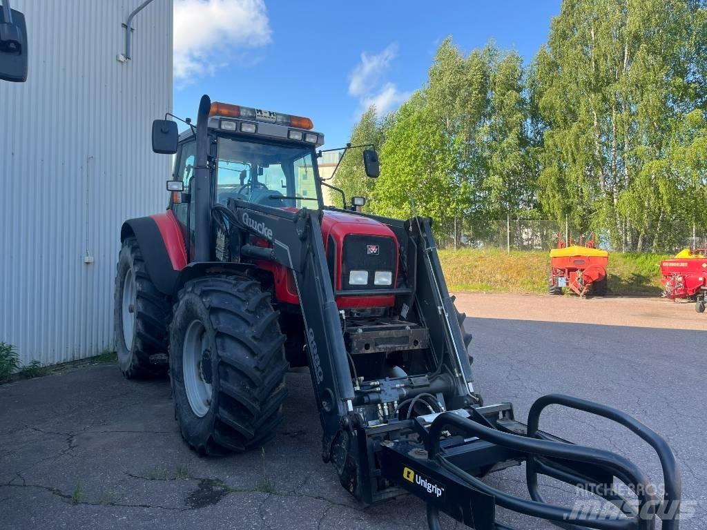 Massey Ferguson 8220 曳引機