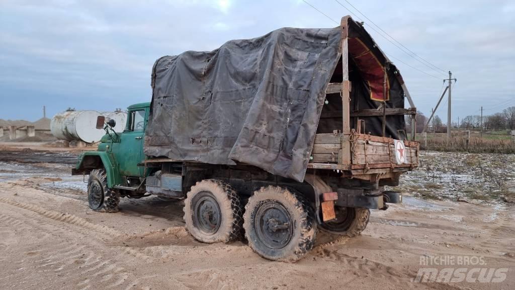 ZIL 157 K 6x6 貨箱式卡車