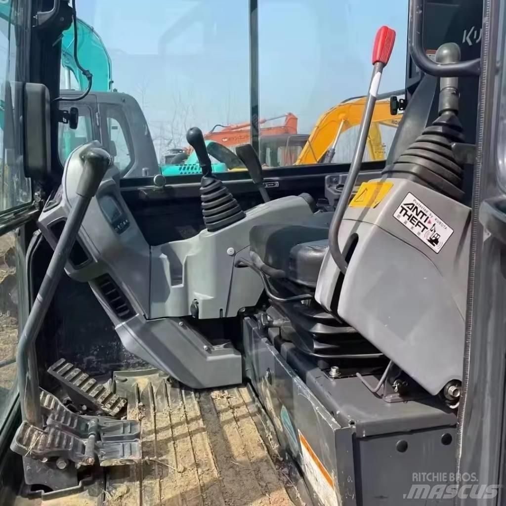 Kubota U 15 小型挖土機/掘鑿機<7t(小型挖掘機)