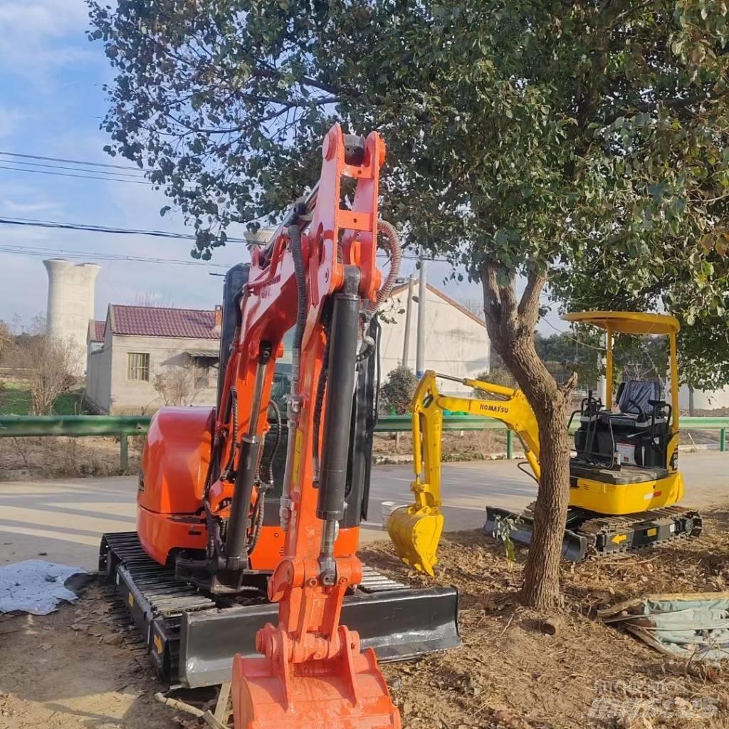 Kubota U 30 小型挖土機/掘鑿機<7t(小型挖掘機)