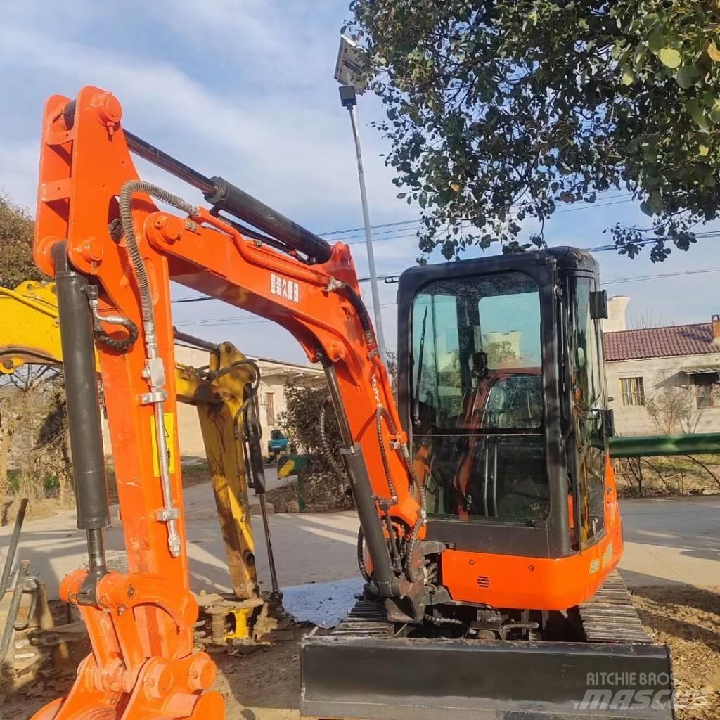 Kubota U 30 小型挖土機/掘鑿機<7t(小型挖掘機)