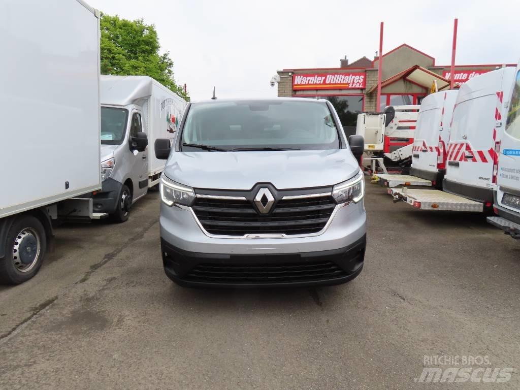 Renault Trafic 廂式貨物運輸車