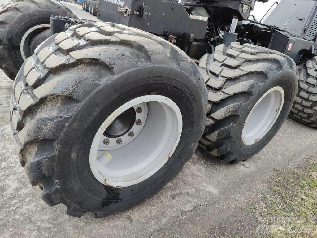 Komatsu 901 XC 收穫機