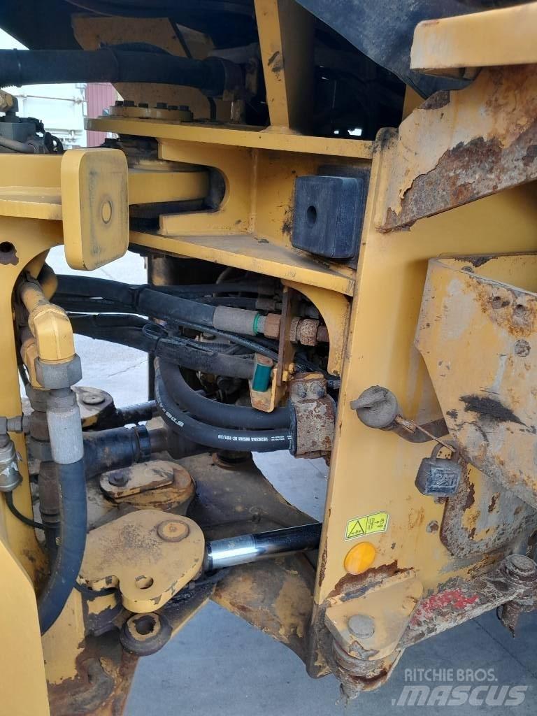 CAT 938 M 輪胎式裝載機