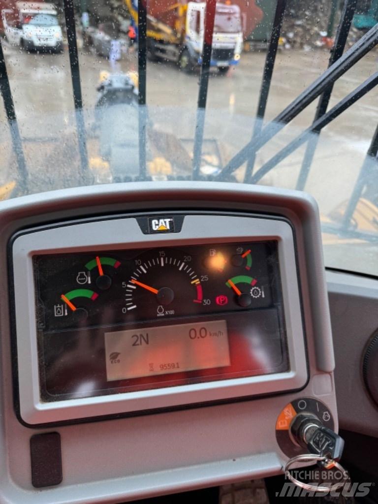 CAT 966 M 輪胎式裝載機