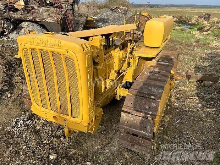 CAT D2 - 履帶推土機