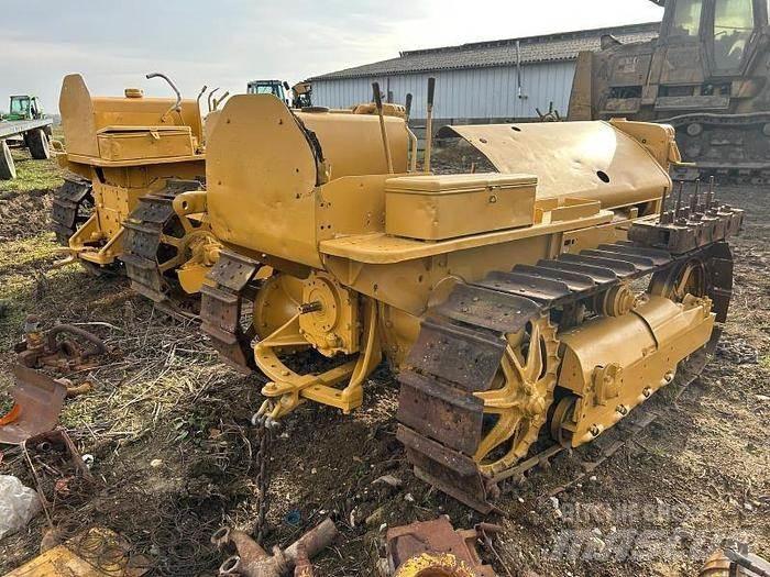 CAT D2 - 履帶推土機