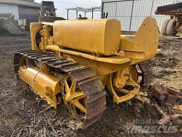 CAT D2 - 履帶推土機