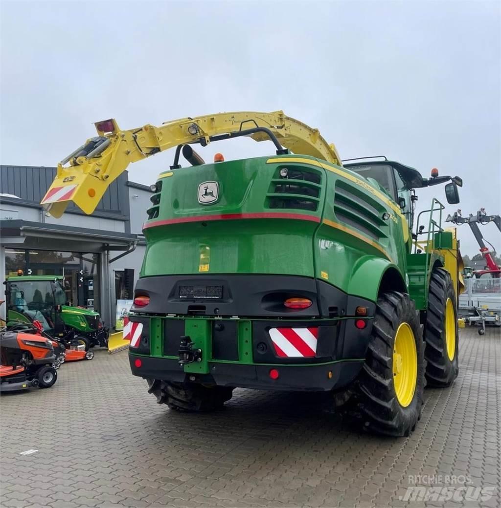 John Deere 8400 i 自走式飼料採集機