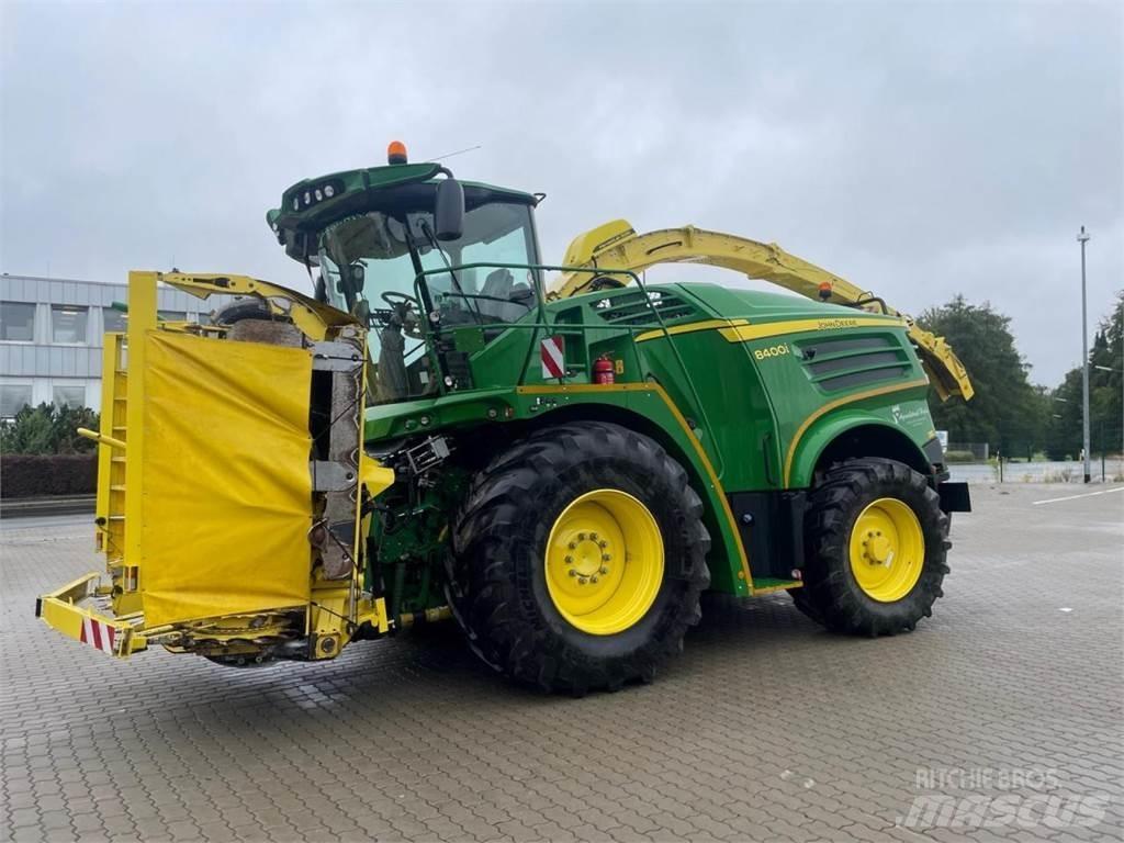 John Deere 8400 i 自走式飼料採集機