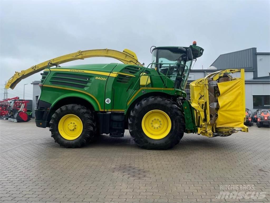 John Deere 8400 i 自走式飼料採集機