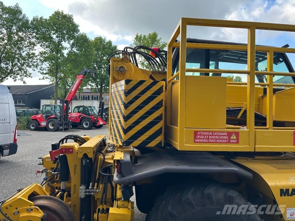 Manitou Manirail 伸縮臂操作車