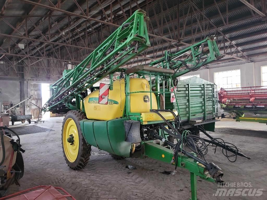 John Deere 732 牽引式噴霧機