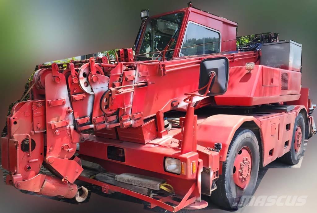 Kato MR 100 越野起重機