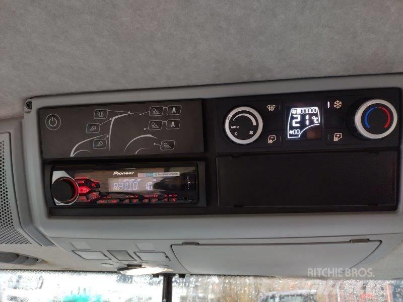 Valtra T 214 D 曳引機