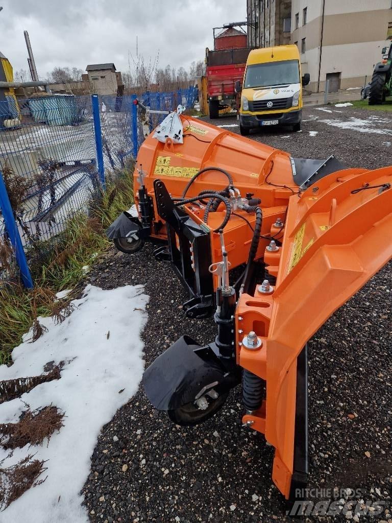 Pronar PUV 3600HD 刮雪板和犁