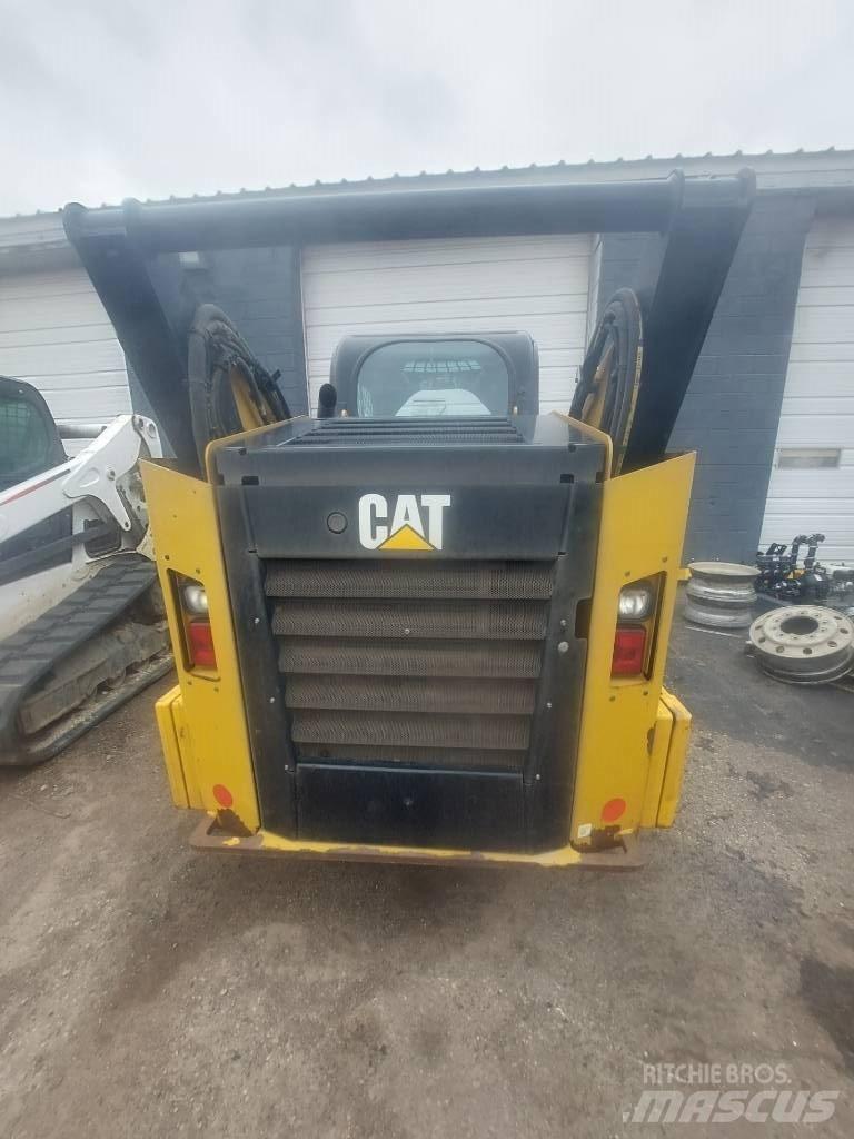 CAT 262D 滑移轉向裝載機
