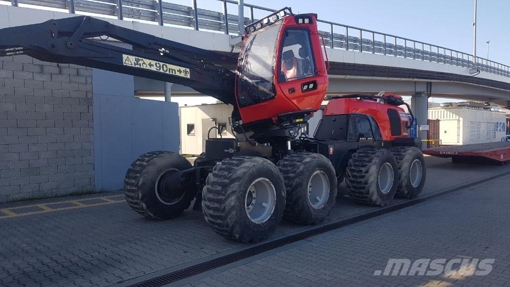 Komatsu 931 XC 收穫機