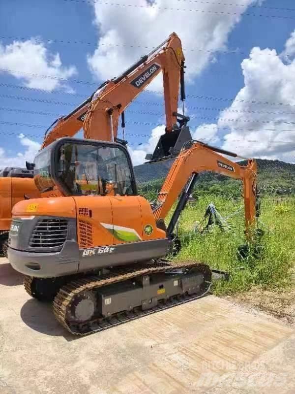 Doosan DX 60E 中型挖土機/掘鑿機/挖掘機 7t-12t