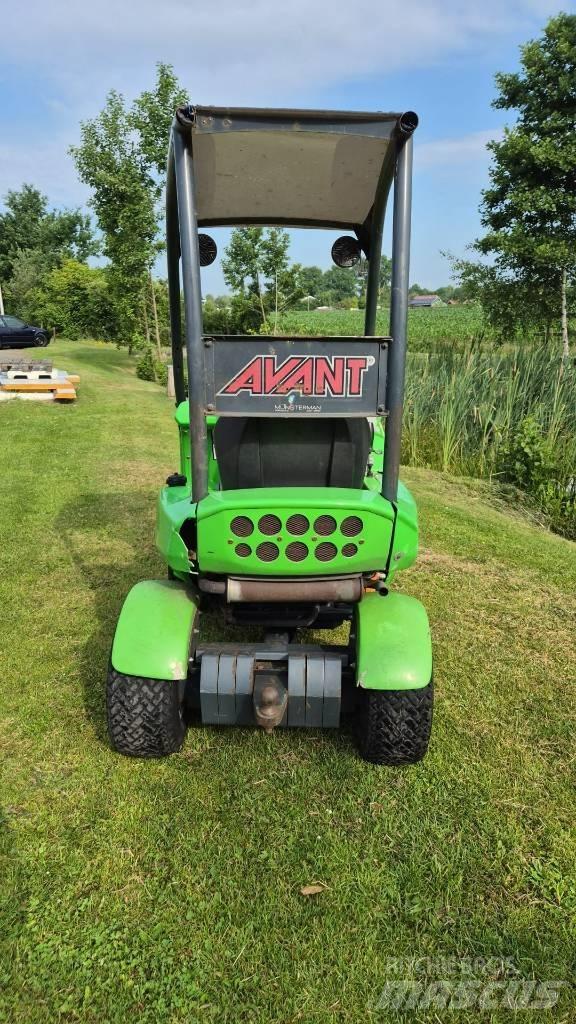 Avant 220 多功能裝載機