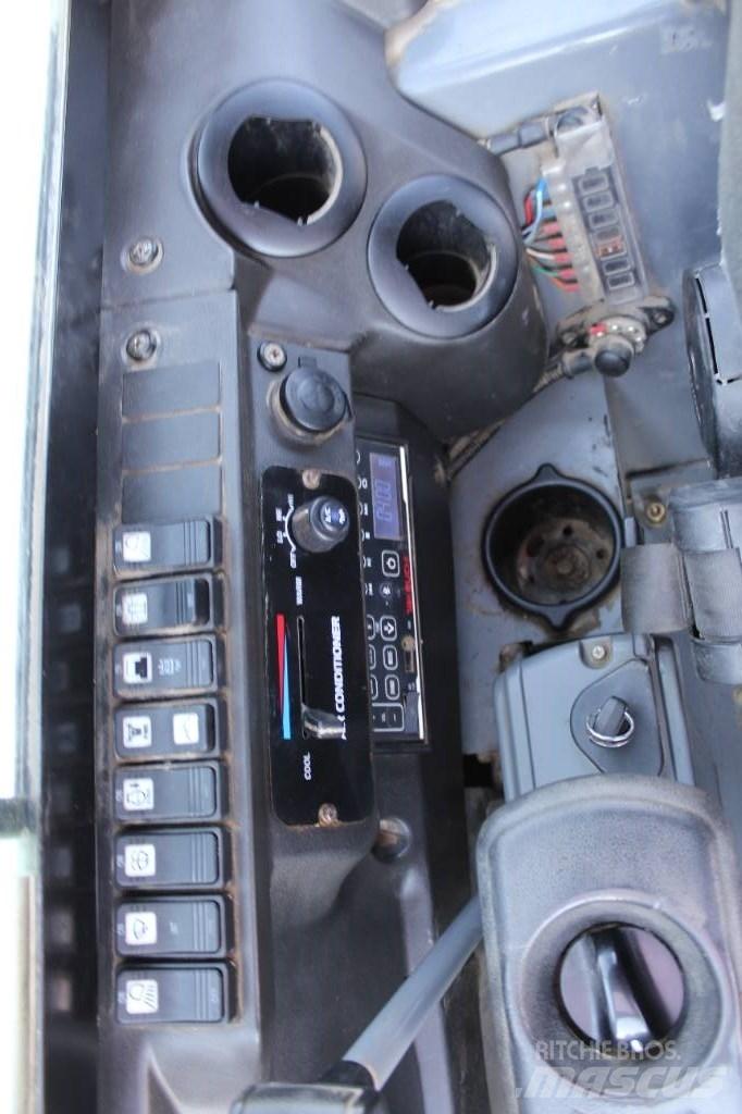 Takeuchi TB 240 小型挖土機/掘鑿機<7t(小型挖掘機)
