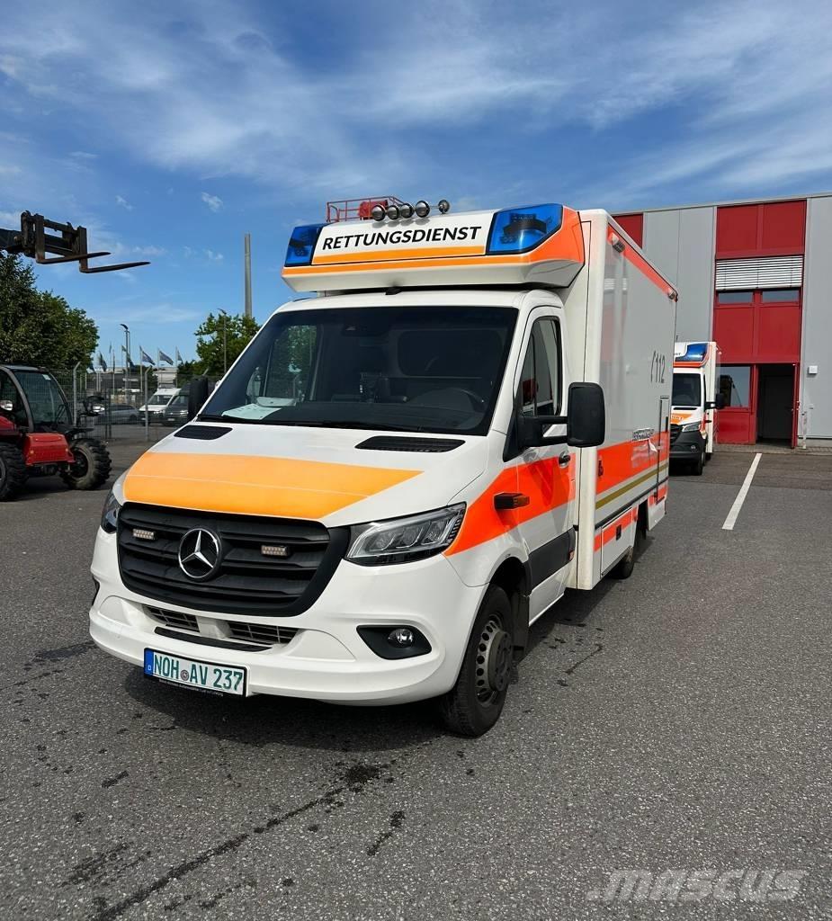 Mercedes-Benz 1000 救護車