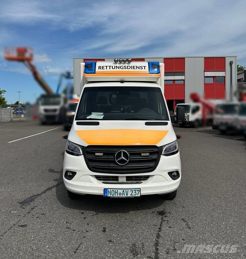 Mercedes-Benz 1000 救護車