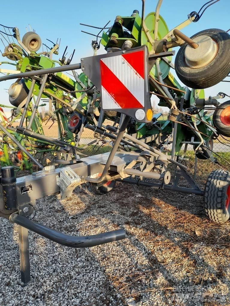 Fendt Twister 901T 耙與翻草機