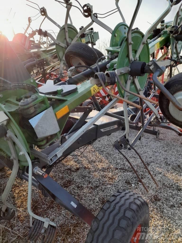 Fendt Twister 901T 耙與翻草機
