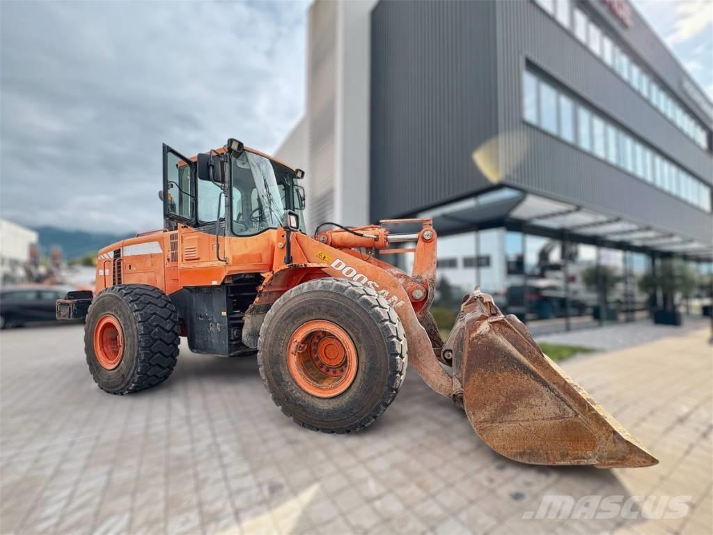 Doosan DL 300 輪胎式裝載機