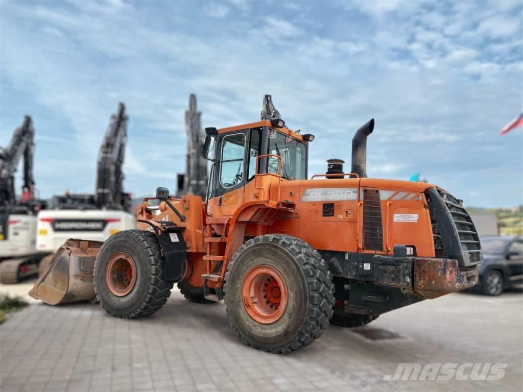Doosan DL 300 輪胎式裝載機