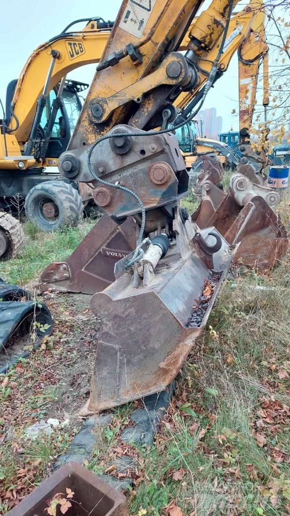 JCB JS 220 LC 履帶式 挖土機/掘鑿機/挖掘機